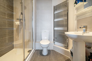 Ensuite- click for photo gallery